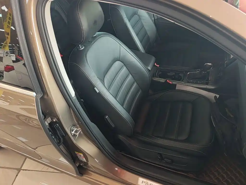 Volkswagen Passat — фото 24
