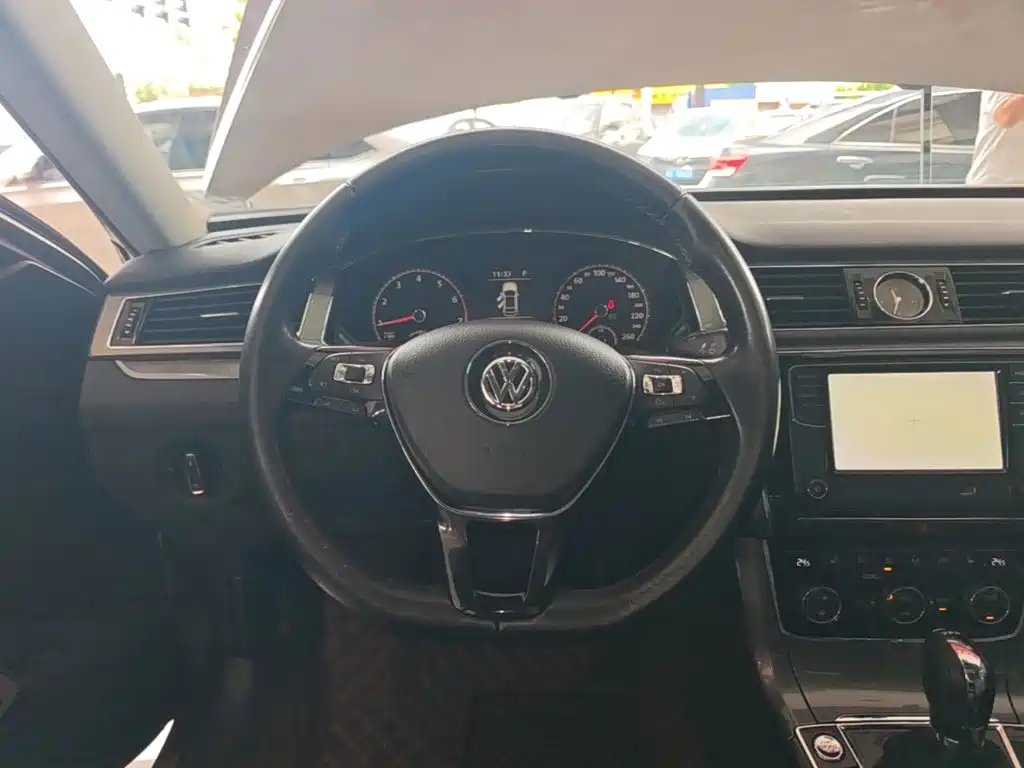 Volkswagen Passat — фото 10