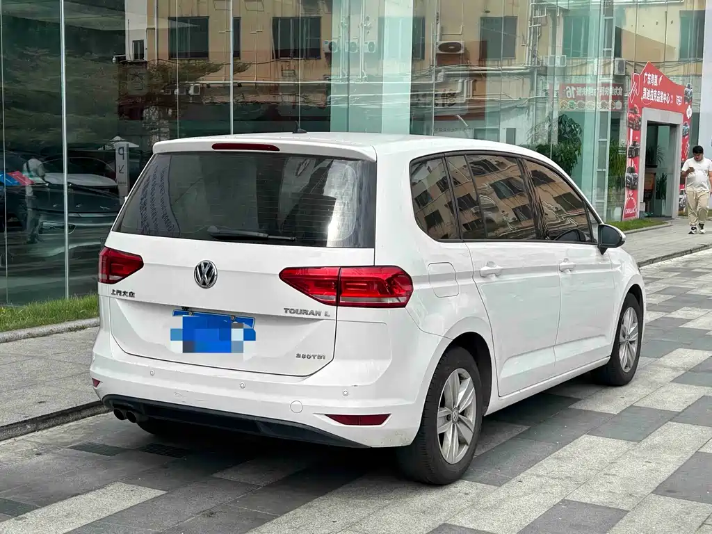 Volkswagen Touran — фото 4