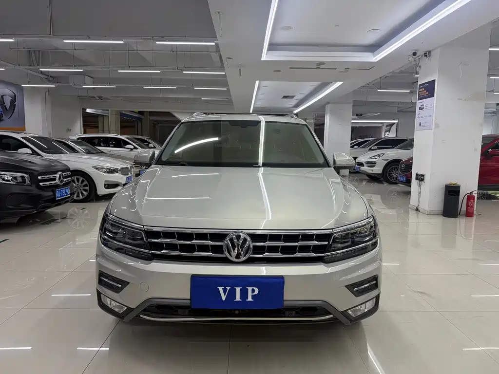 Volkswagen Tiguan L — фото 2