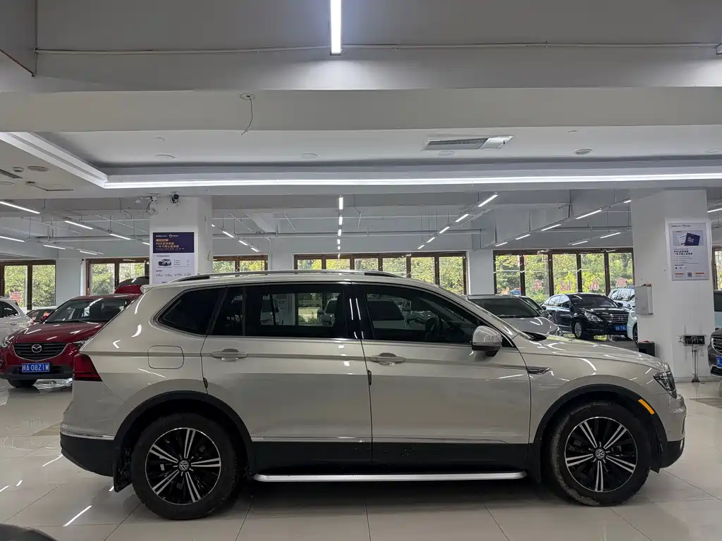 Volkswagen Tiguan L — фото 7