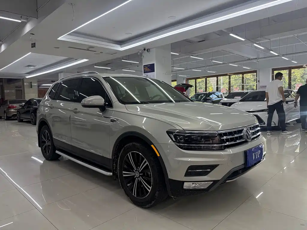 Volkswagen Tiguan L — фото 8