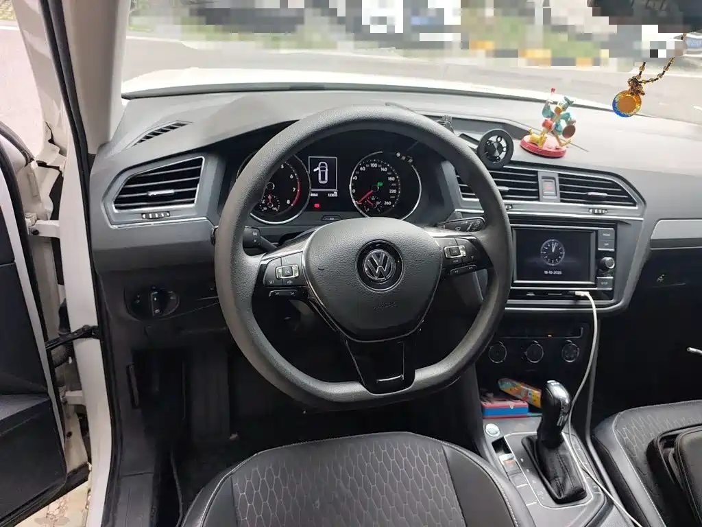 Volkswagen Tiguan L — фото 6