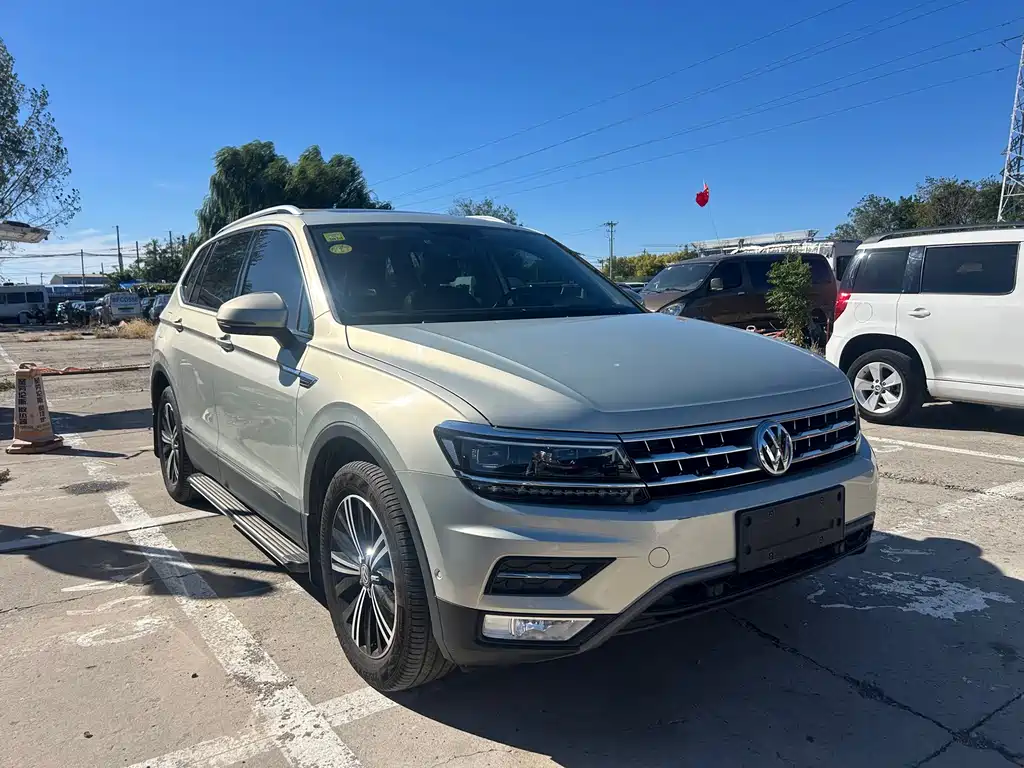 Volkswagen Tiguan L — фото 3
