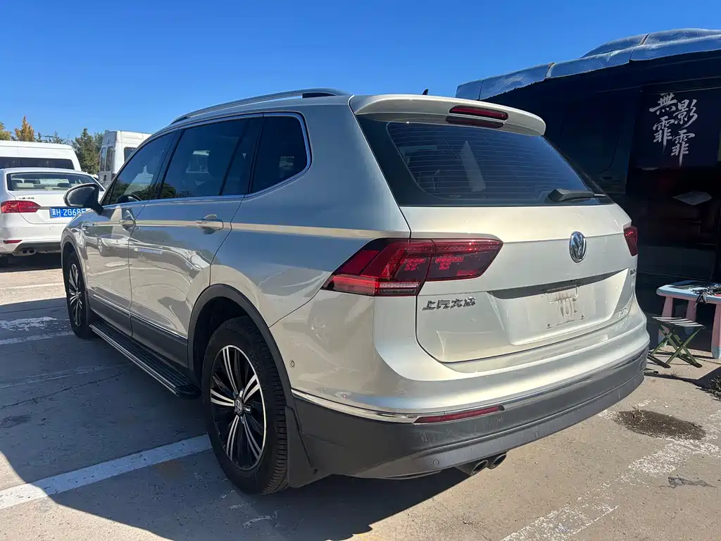 Volkswagen Tiguan L — фото 5