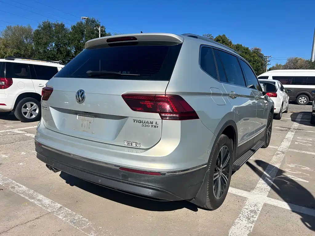 Volkswagen Tiguan L — фото 7