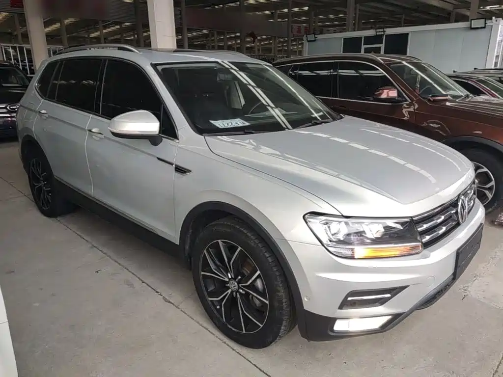 Volkswagen Tiguan L — фото 3