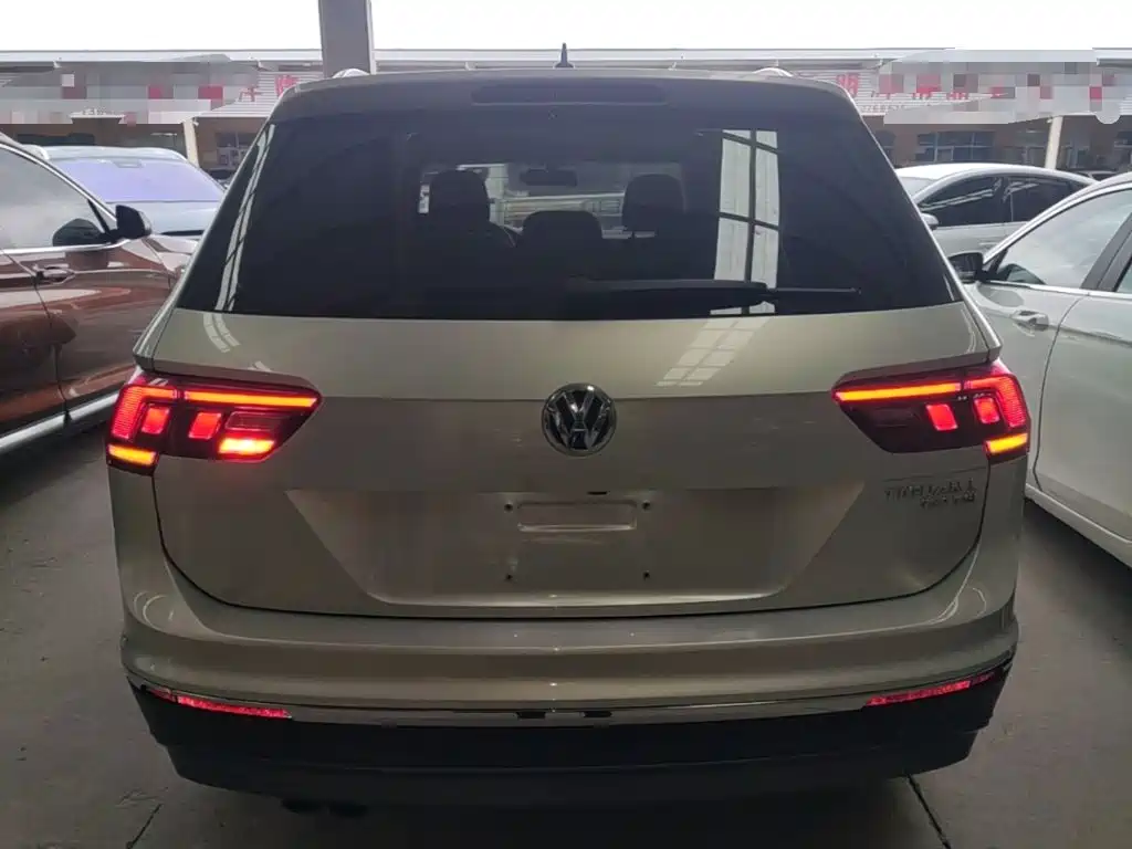 Volkswagen Tiguan L — фото 5