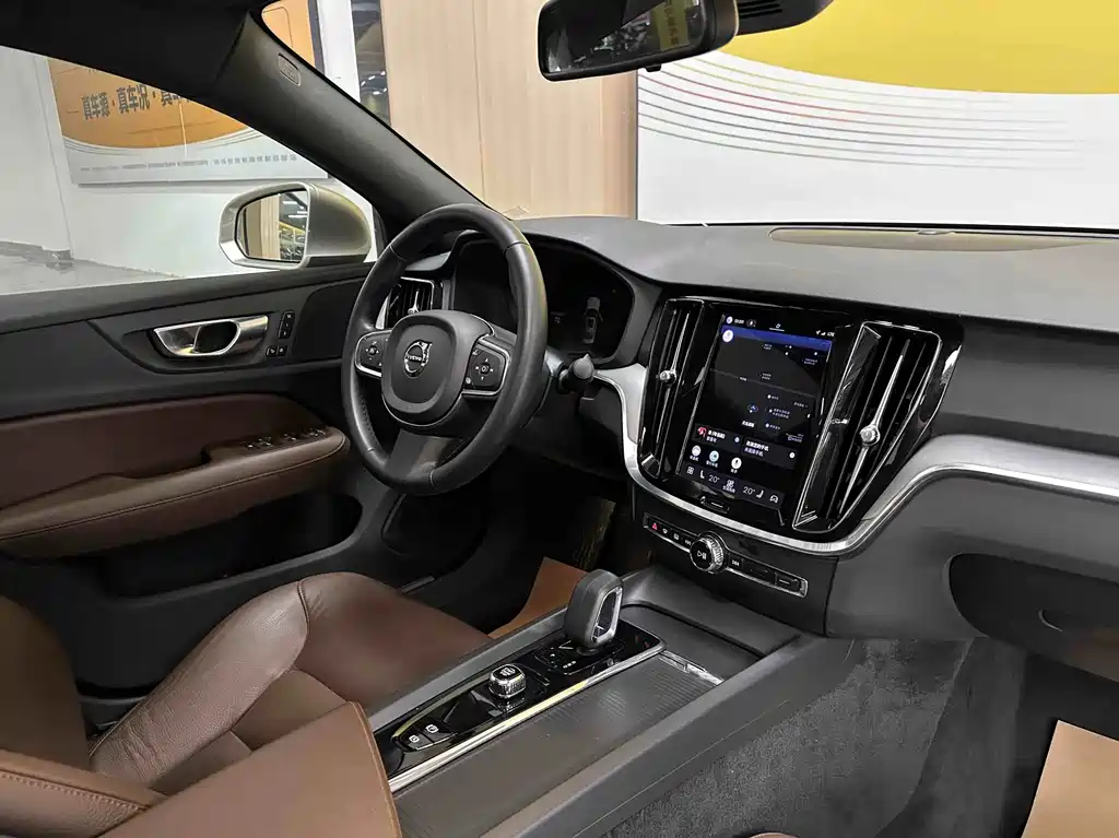 Volvo S60 — фото 10