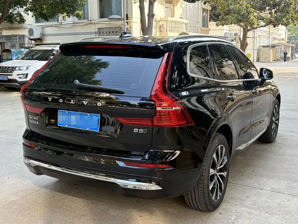 Volvo XC60 — фото 9