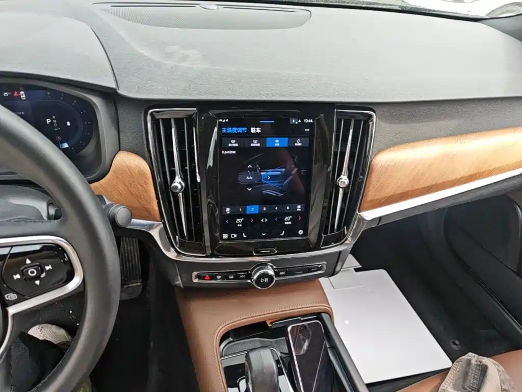 Volvo S90 — фото 17