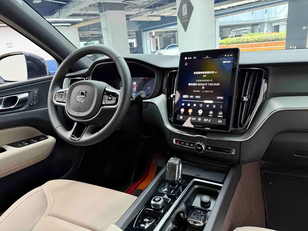 Volvo XC60 — фото 23