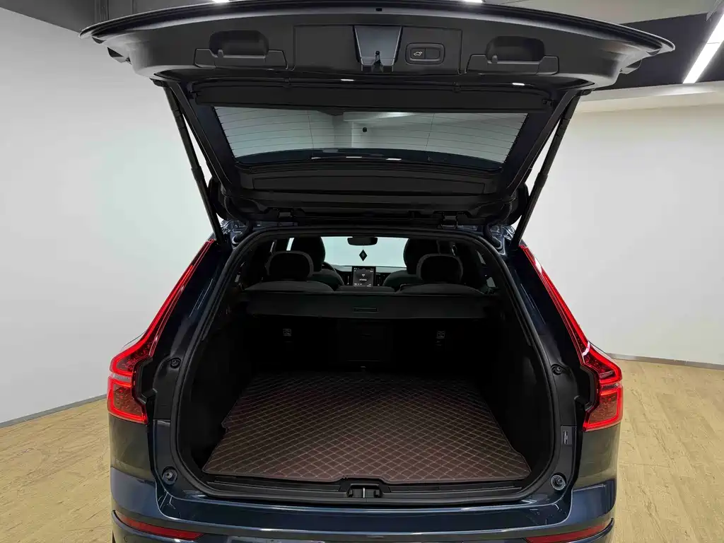 Volvo XC60 — фото 29