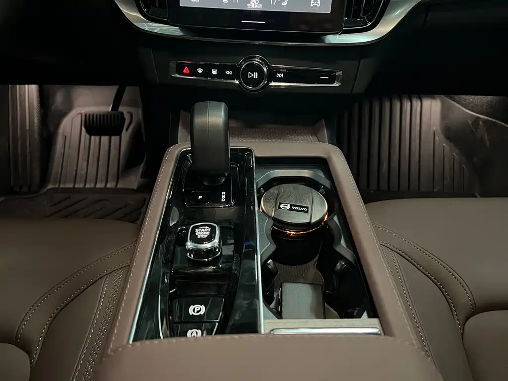 Volvo S90 — фото 11