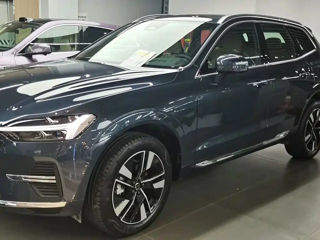 Volvo XC60 — фото 2