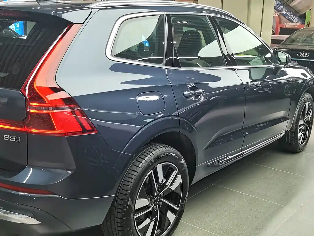 Volvo XC60 — фото 7