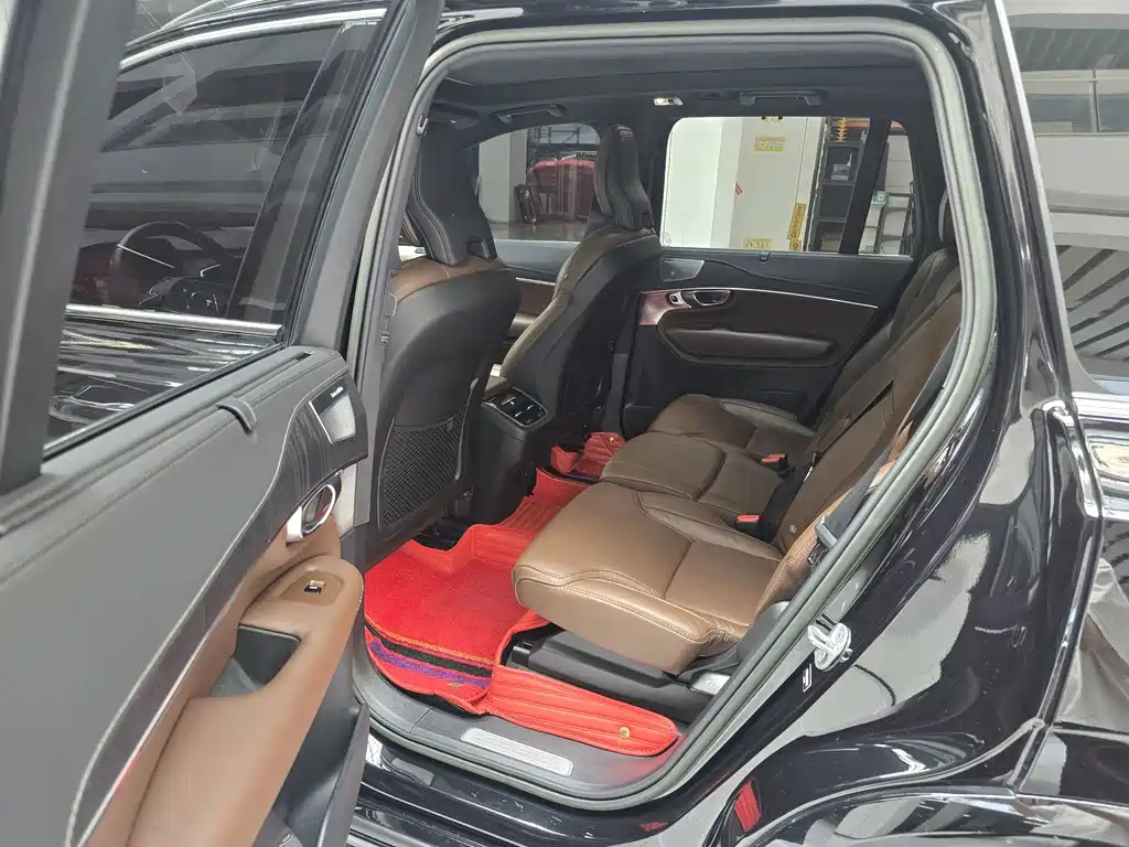 Volvo XC90 — фото 10