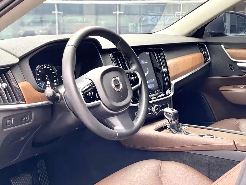 Volvo S90 — фото 4