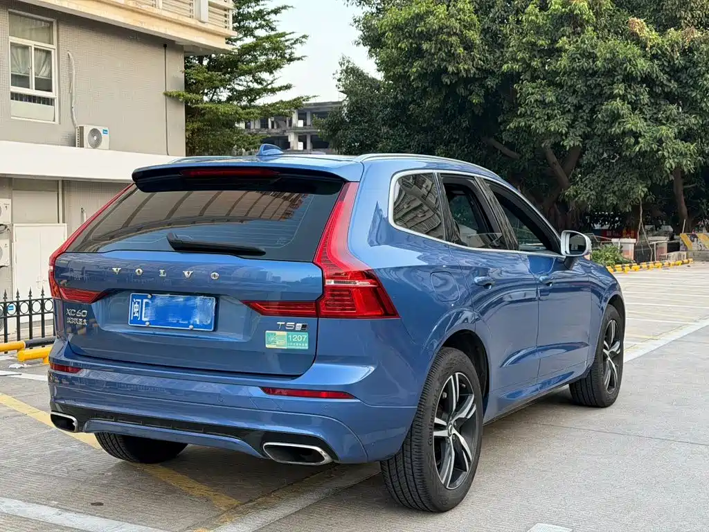 Volvo XC60 — фото 4