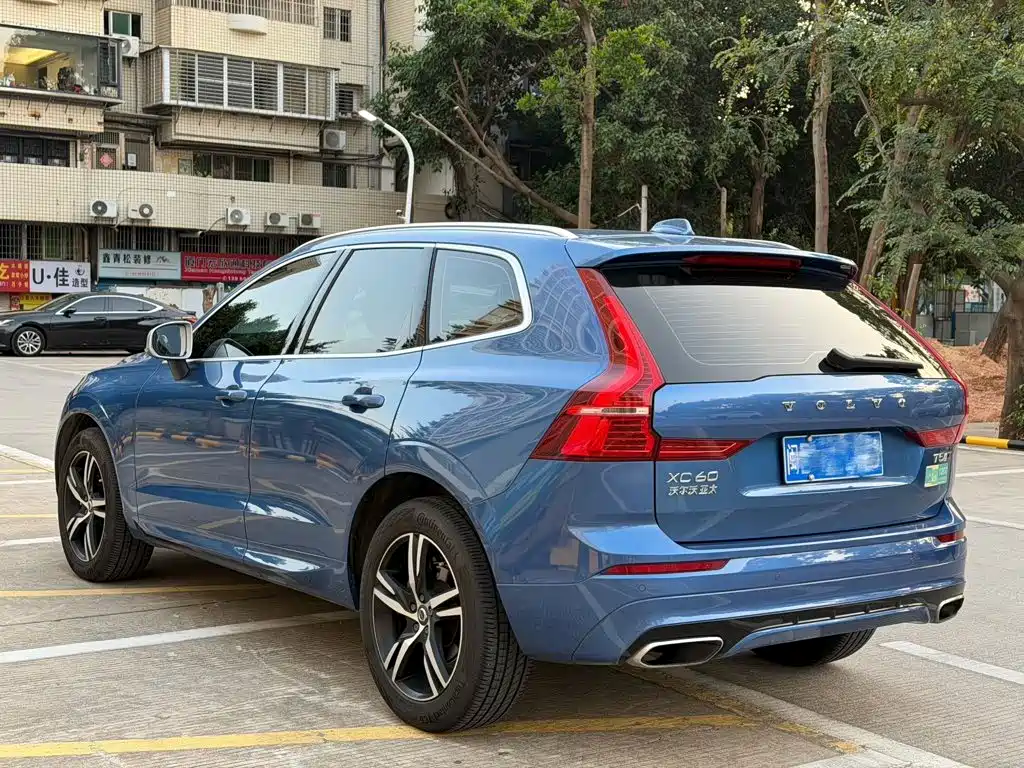 Volvo XC60 — фото 5