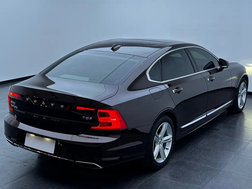Volvo S90 — фото 11