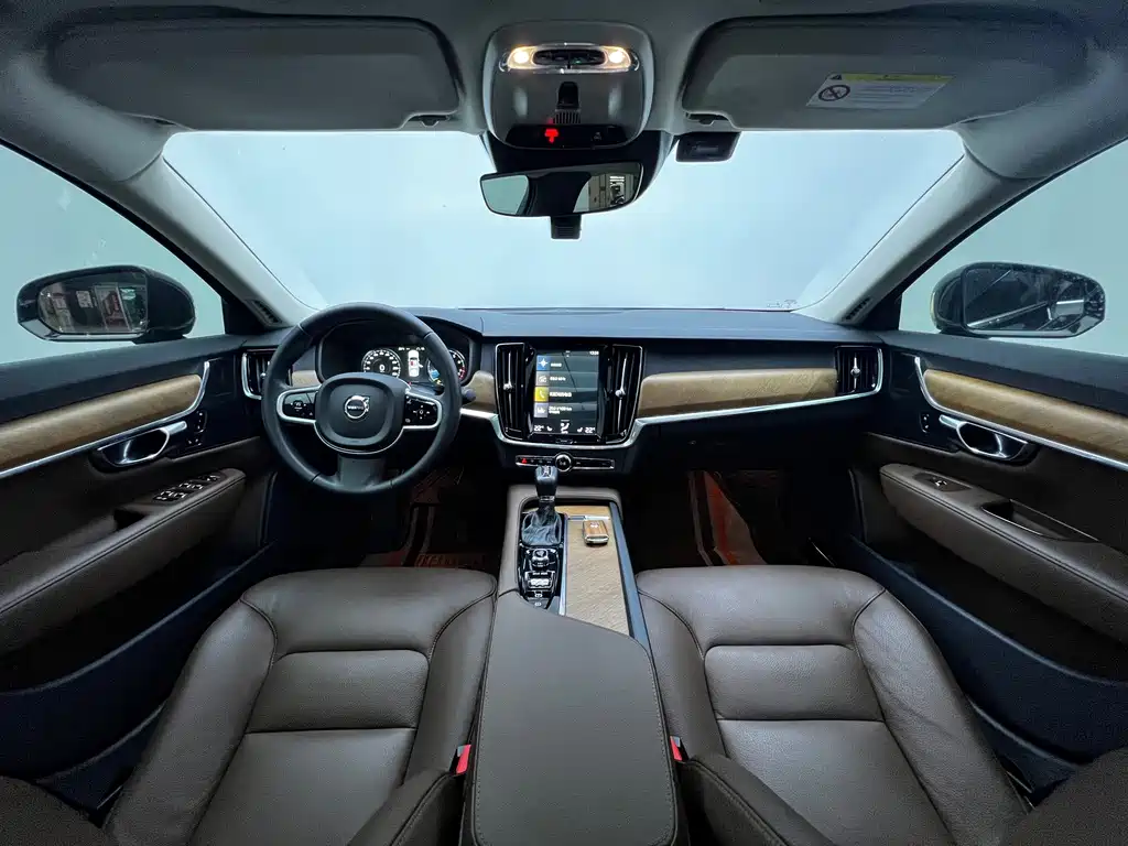 Volvo S90 — фото 13