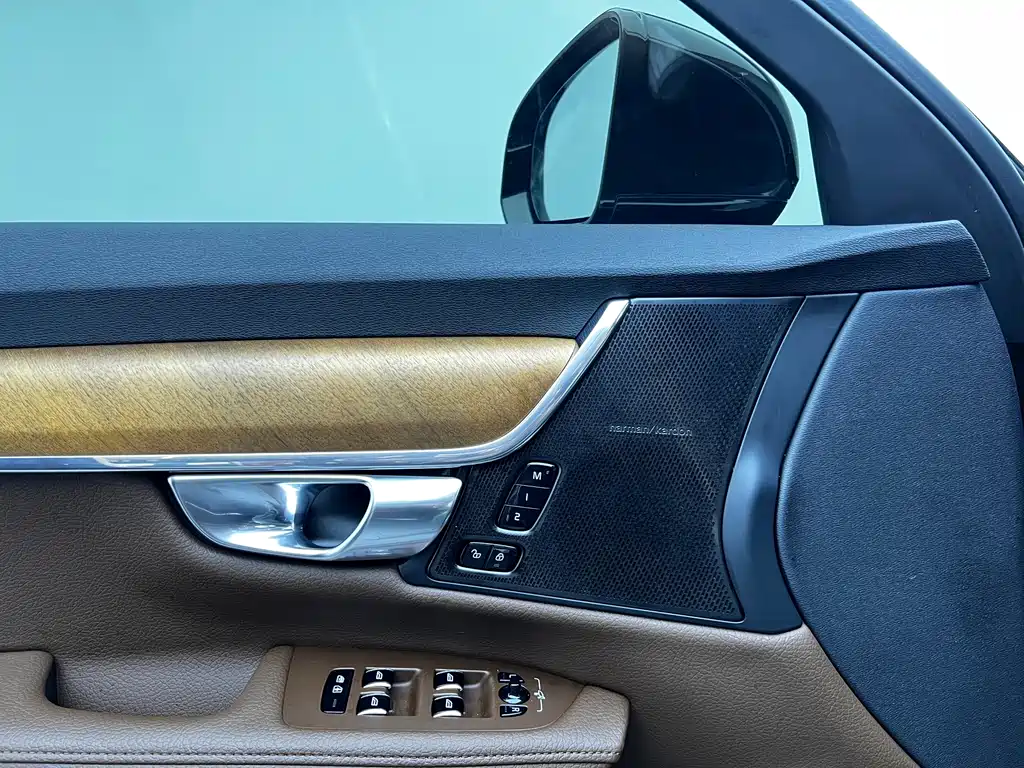 Volvo S90 — фото 14