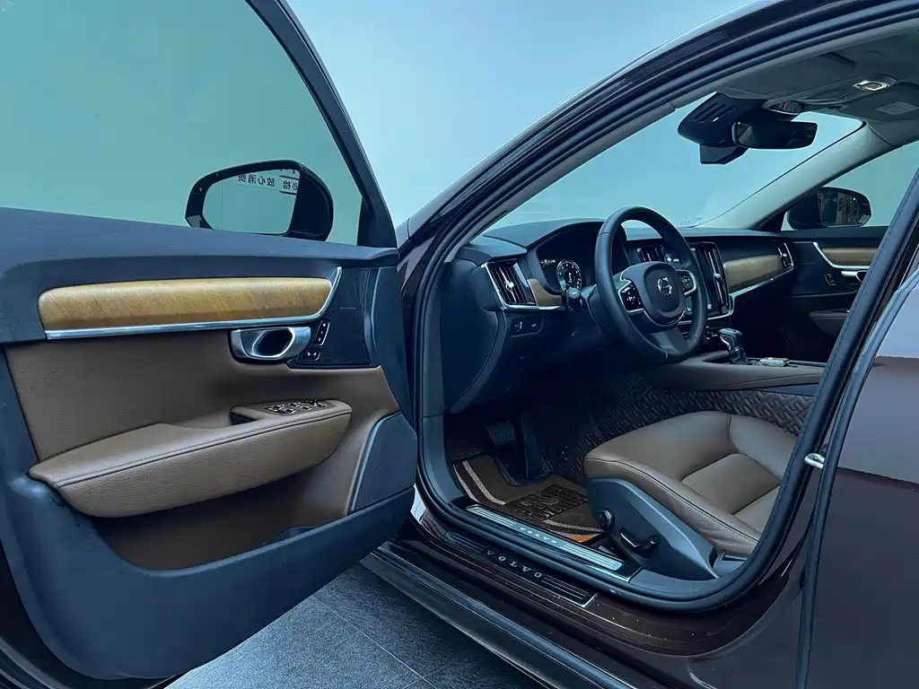 Volvo S90 — фото 15