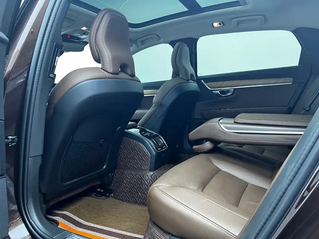 Volvo S90 — фото 16