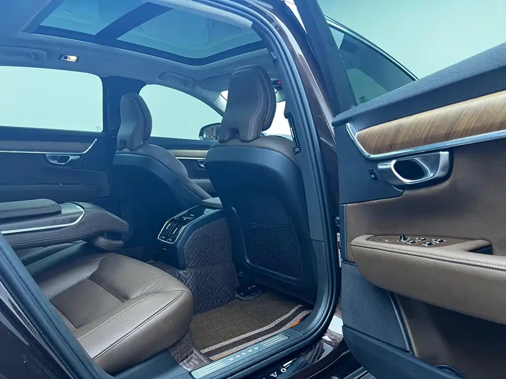 Volvo S90 — фото 19