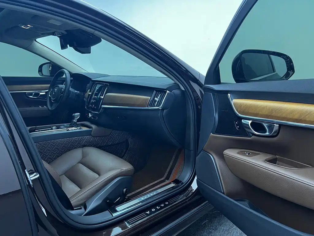 Volvo S90 — фото 20