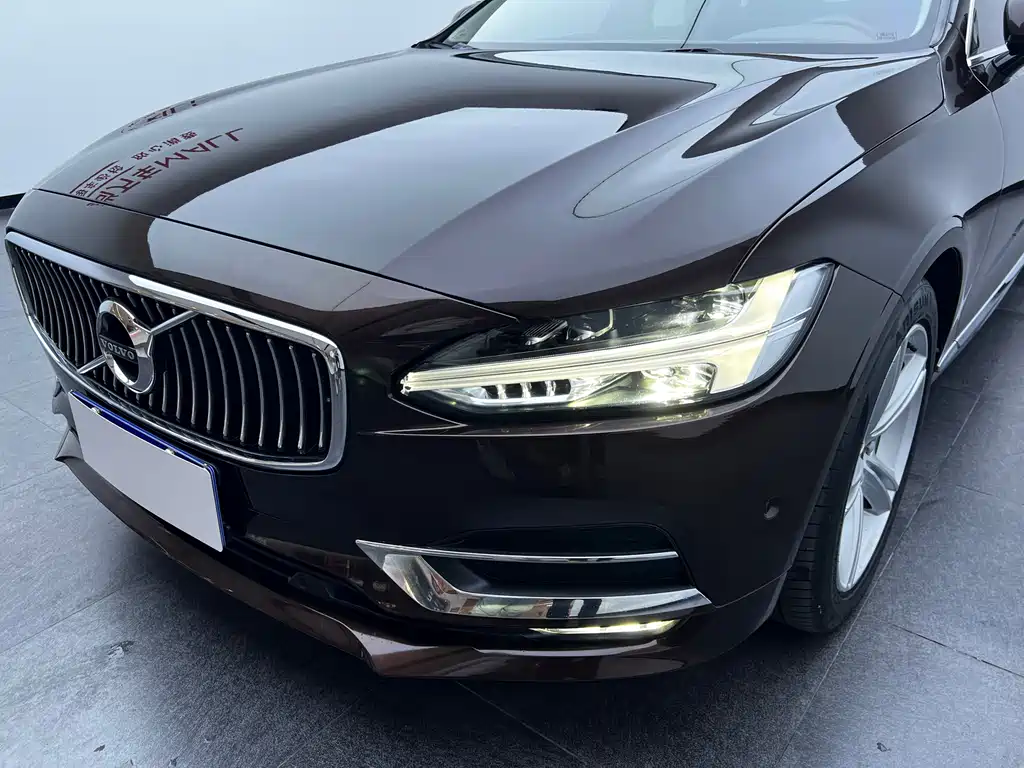 Volvo S90 — фото 29