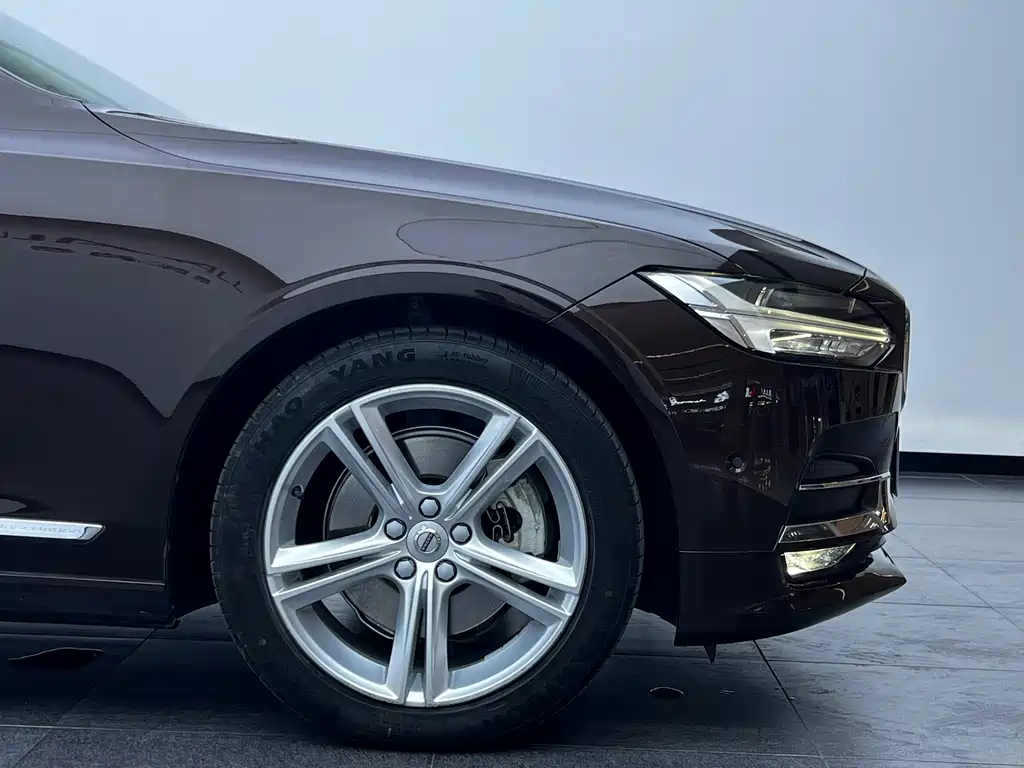 Volvo S90 — фото 30