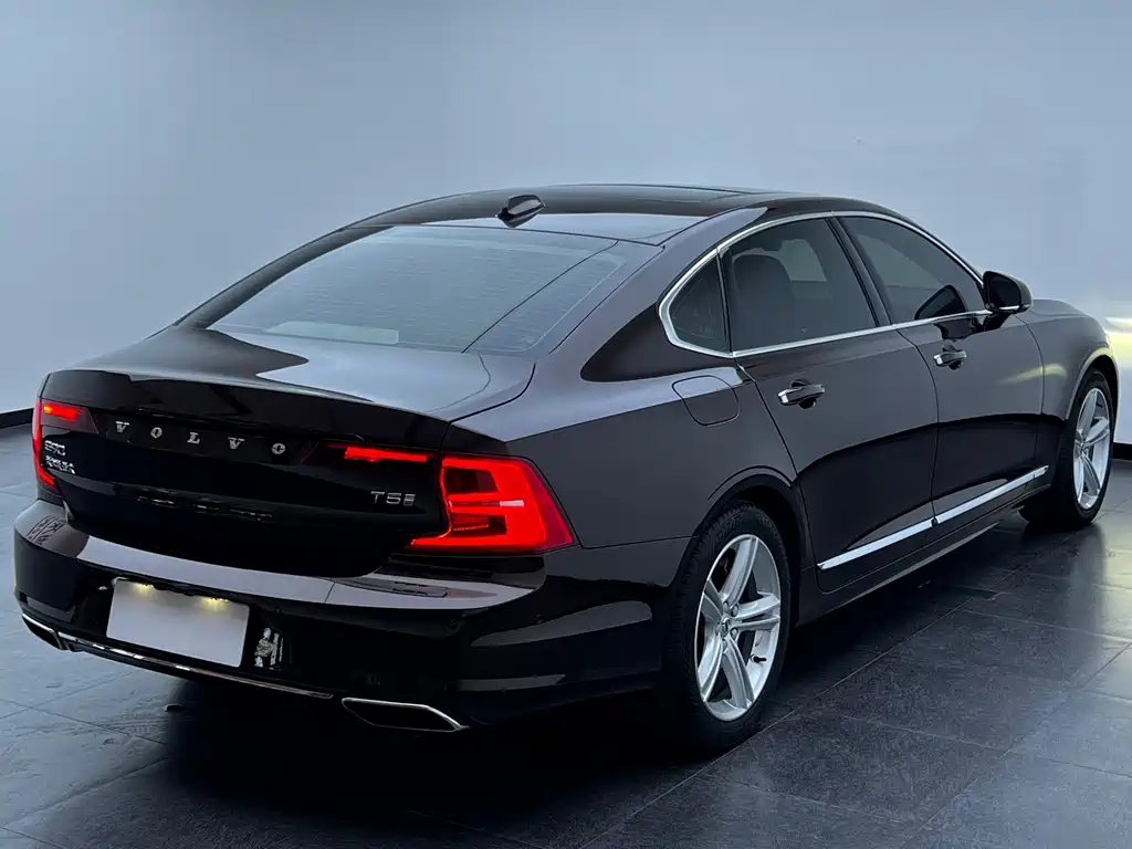 Volvo S90 — фото 10