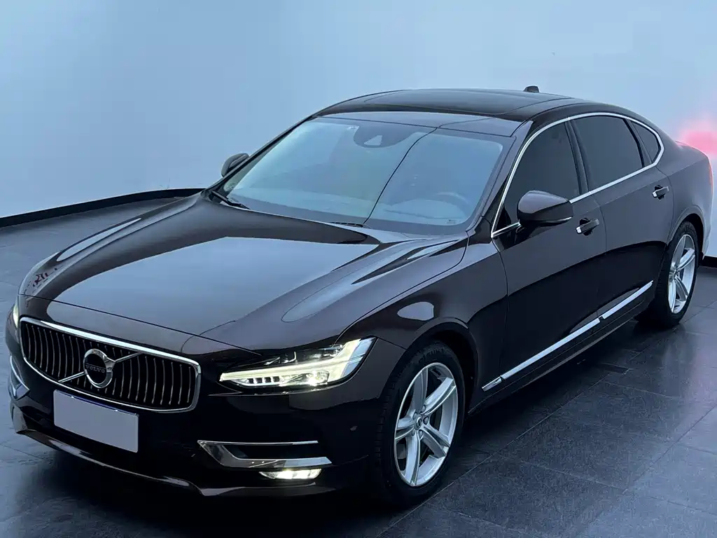 Volvo S90 — фото 1