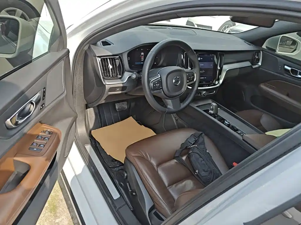 Volvo S60 — фото 15