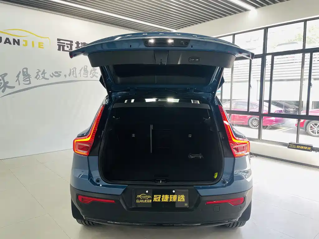 Volvo XC40 NEV — фото 15