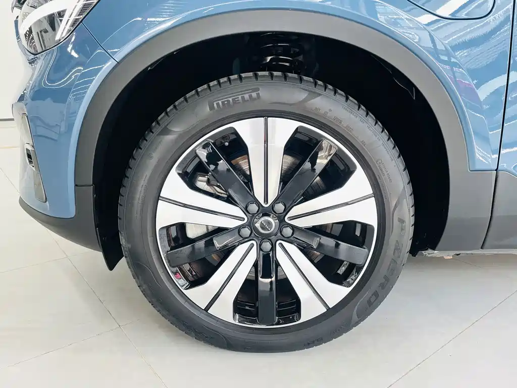 Volvo XC40 NEV — фото 4