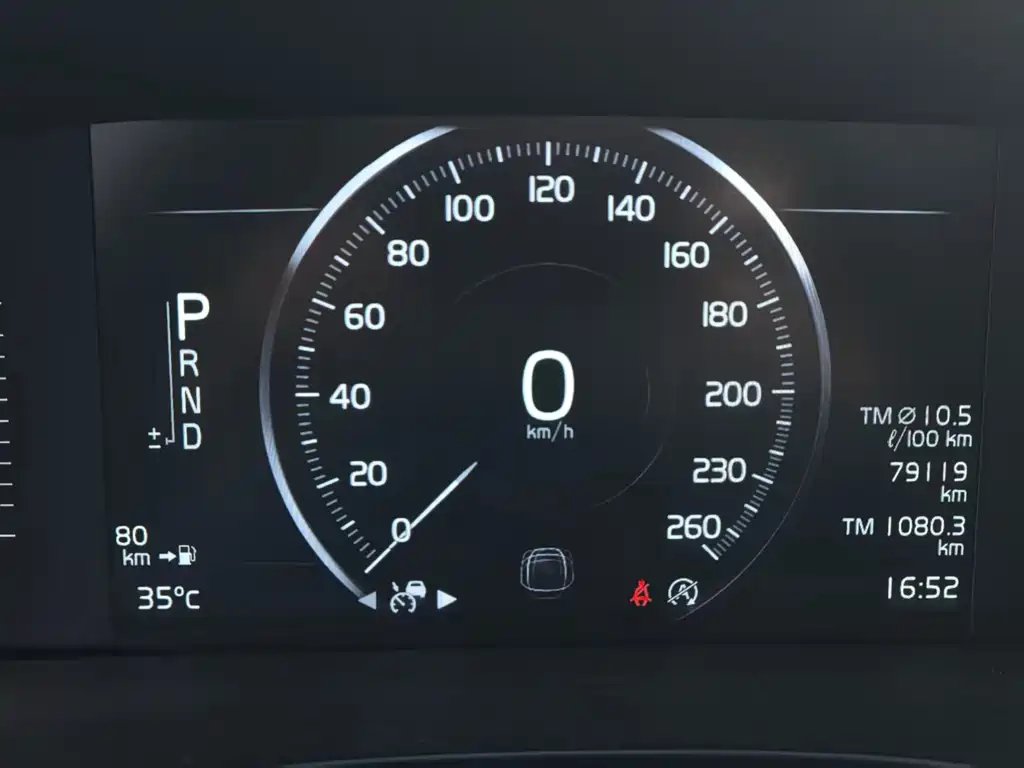Volvo XC60 — фото 11