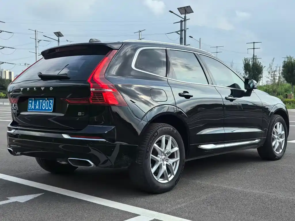 Volvo XC60 — фото 4