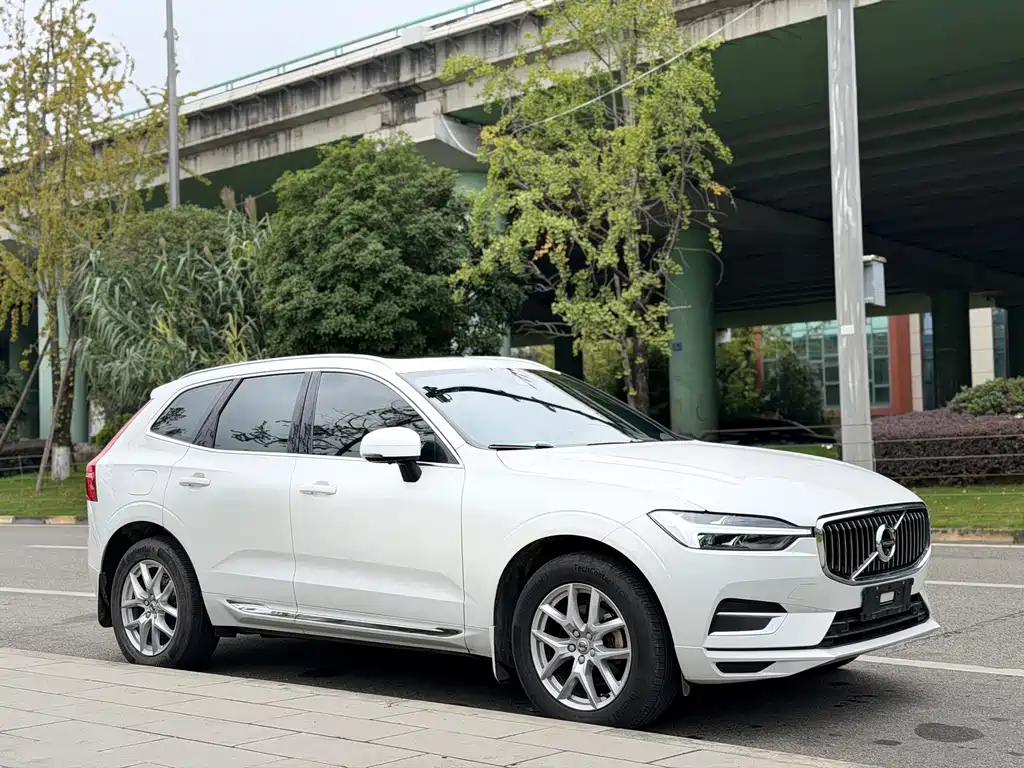 Volvo XC60 — фото 3