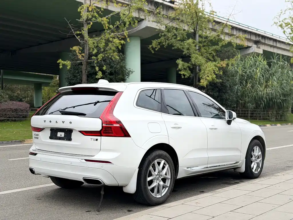 Volvo XC60 — фото 6