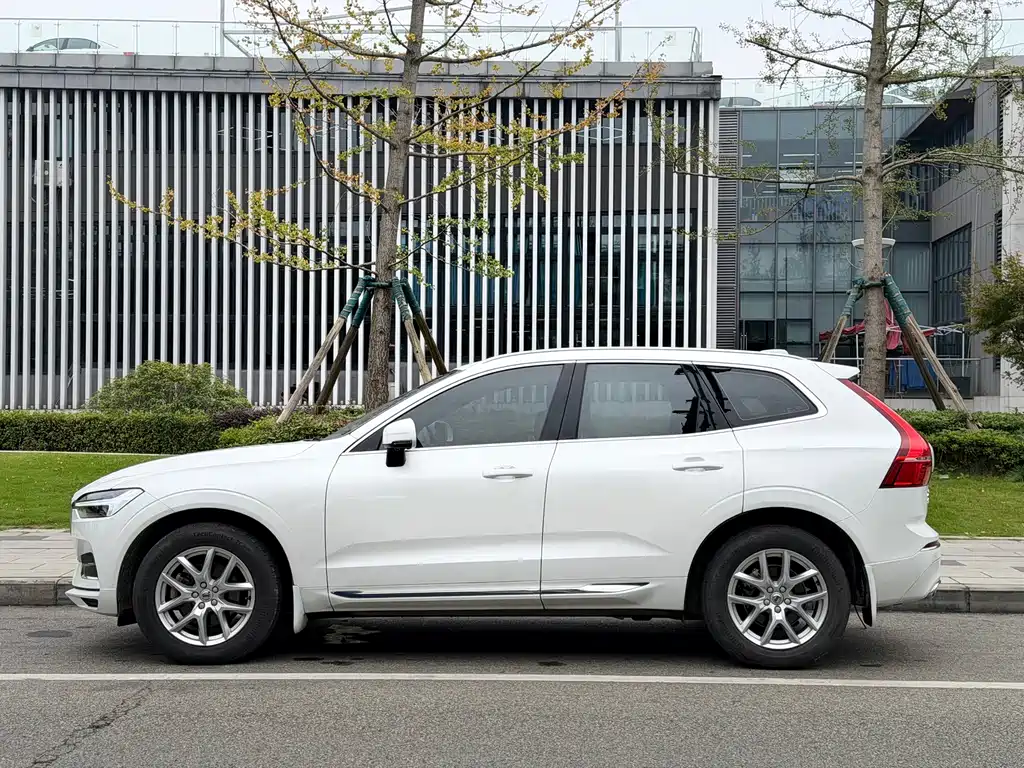Volvo XC60 — фото 7