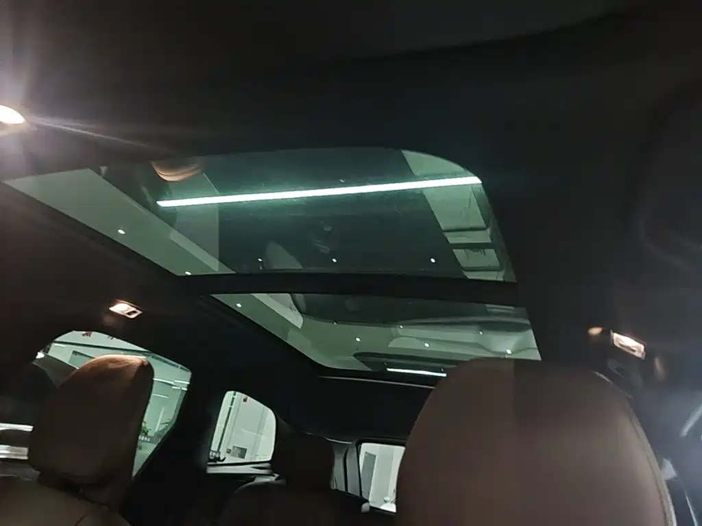 Volvo XC60 — фото 17