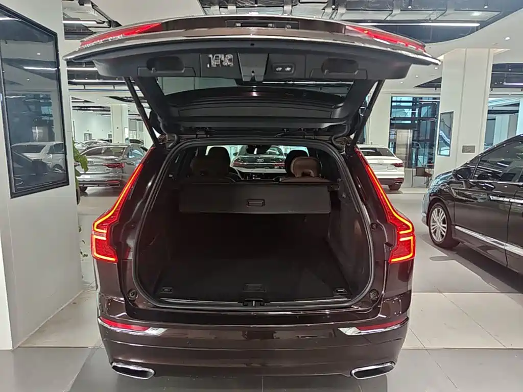 Volvo XC60 — фото 18