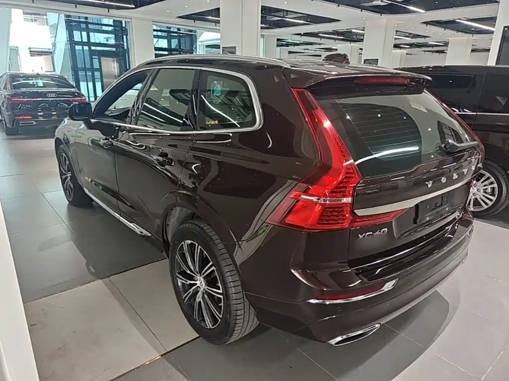 Volvo XC60 — фото 4