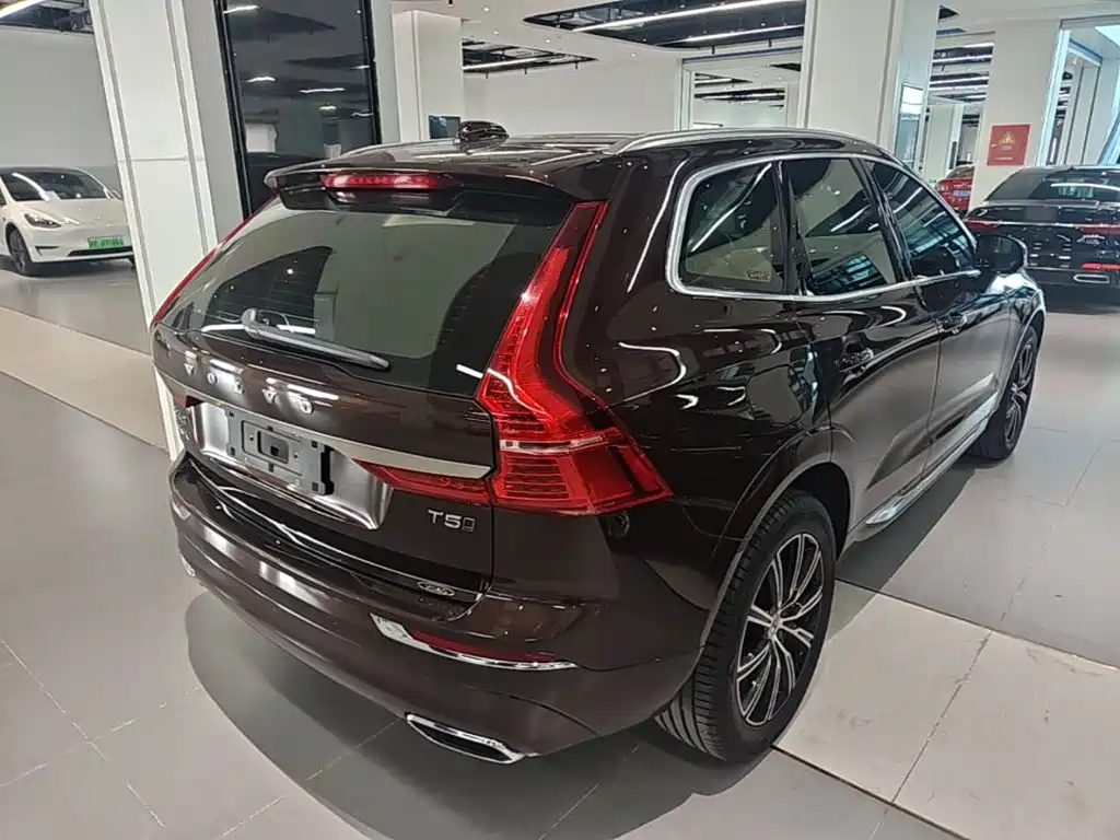 Volvo XC60 — фото 6