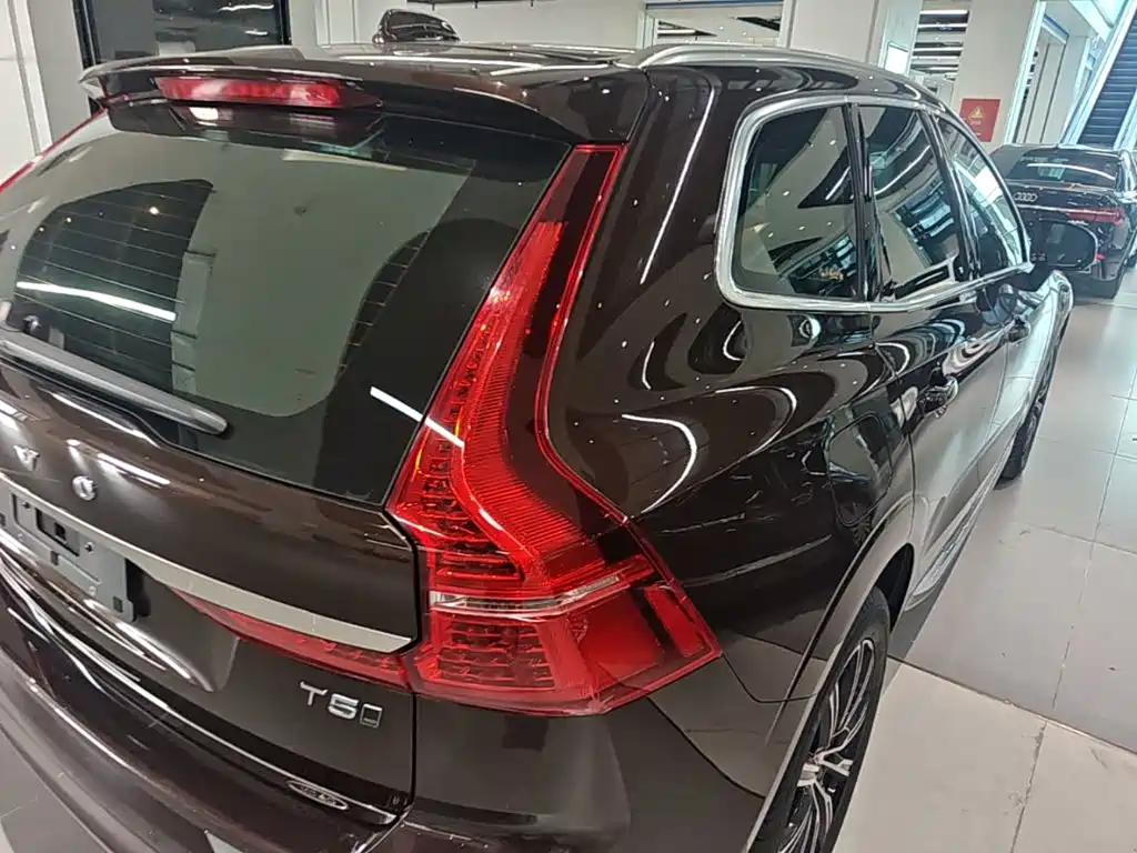 Volvo XC60 — фото 7