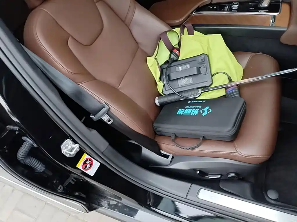 Volvo S90 — фото 24