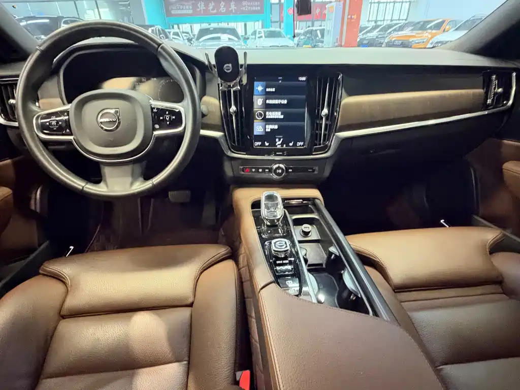 Volvo S90 — фото 7